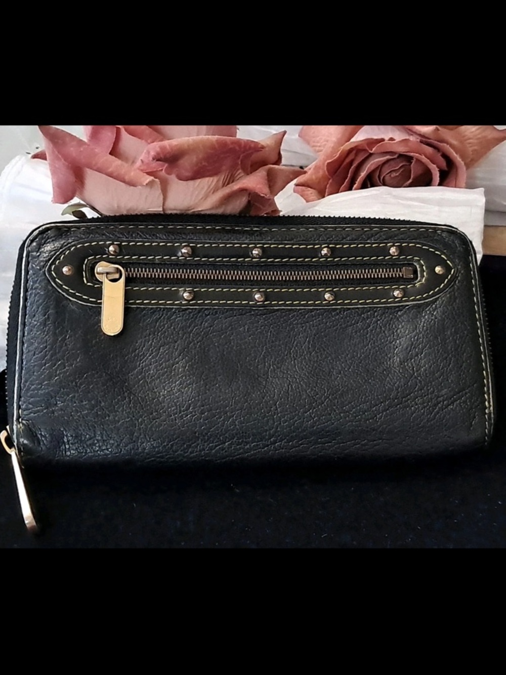 Authentic Louis Vuitton Suhali leather zippy wallet  -Black,gold-Tone studs